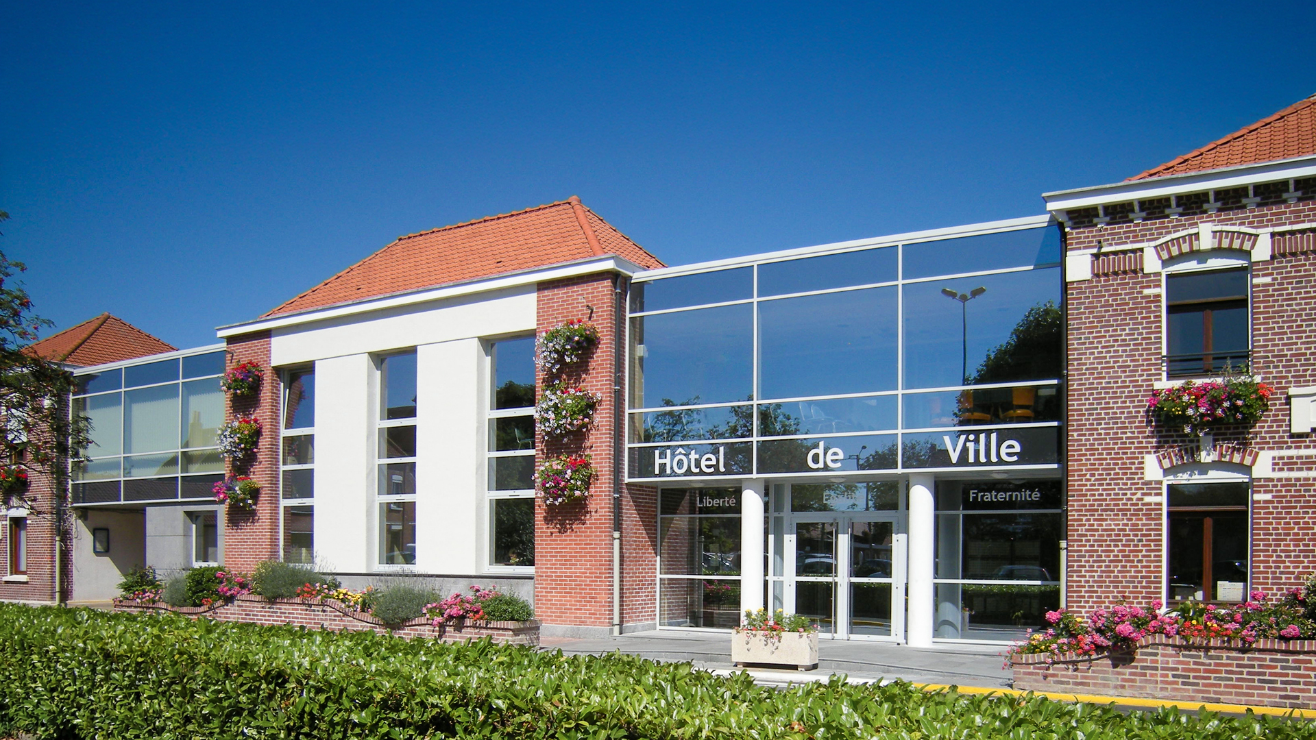 VIOLAINES-MAIRIE-YVES-WOZNIAK-1
